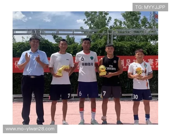 藏族足球球星崭露头角展现独特魅力引领民族足球新风潮