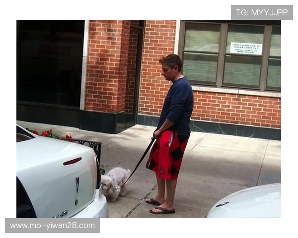 足球明星背后的辛酸故事：从贫困街头到绿茵场上的不屈奋斗